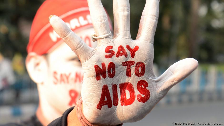Aktivista u Indiji na Svetski dan borbe protiv Aidsa