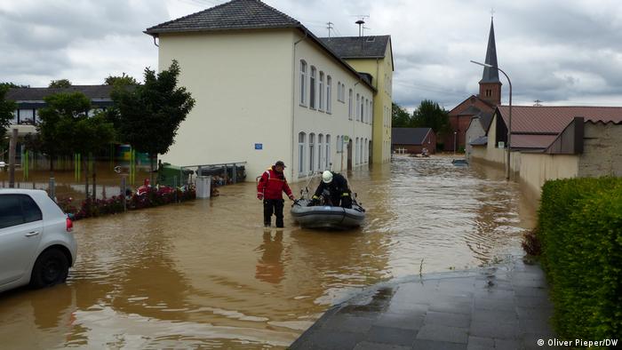 Deutschland | Unwetter - Hochwasser in Heimerzheim