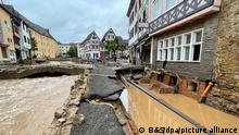 15.7.2021****
Blick in eine Straße in Bad Münstereifel nach schweren Regenfällen und dem Hochwasser der Erft. +++ dpa-Bildfunk +++