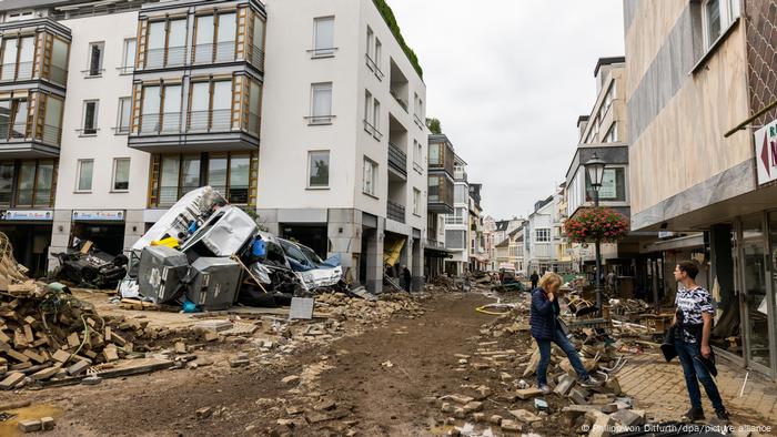 Deutschland Bad Neuenahr | Unwetter in Rheinland-Pfalz | Aufräumarbeiten 