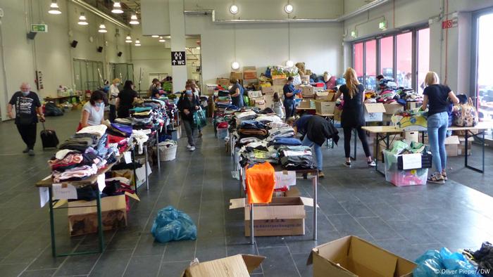 Un centre de collecte de fournitures de secours au Nürburgring