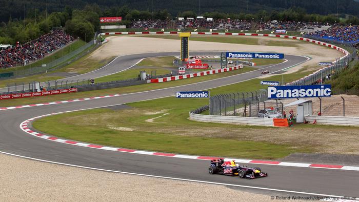 Sebastian Vettel 2011 bei einem Training auf dem Nürburgring. 