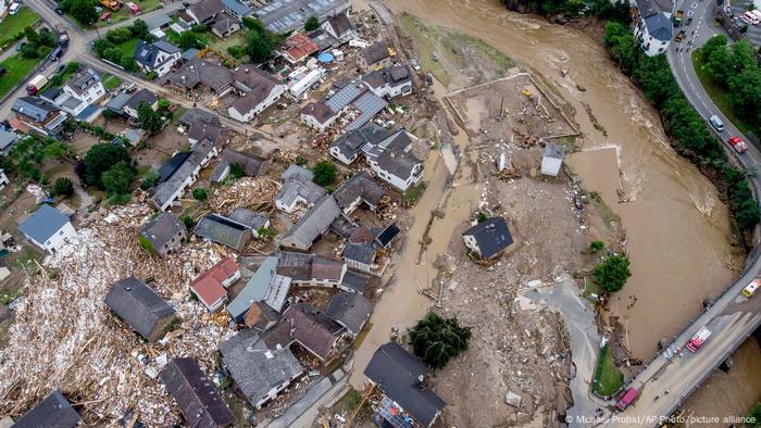 Hochwasserzerstörung in der Stadt Schuld