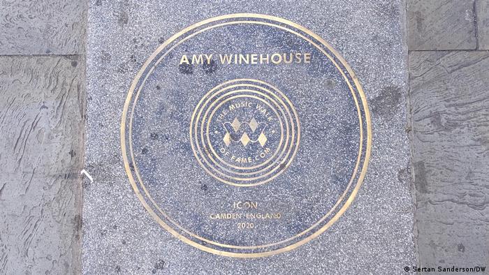 Papan nama Amy Winehouse di Music Wall of Fame Camden