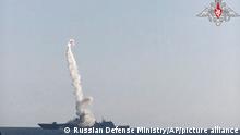 19.07.2021| In this photo taken from video distributed by Russian Defense Ministry Press Service, a new Zircon hypersonic cruise missile is launched by the frigate Admiral Gorshkov of the Russian navy from the White Sea, in the north of Russia, Russia, Monday, July 19, 2021. The Russian military has reported another successful test launch of a new Zircon hypersonic cruise missile. Russia's Defense Ministry said the launch took place on Monday from an Admiral Groshkov frigate located in the White Sea, in the north of Russia. The ministry said the missile successfully hit a target more than 350 kilometers (217 miles) away on the coast of the Barents Sea. (Russian Defense Ministry Press Service via AP)