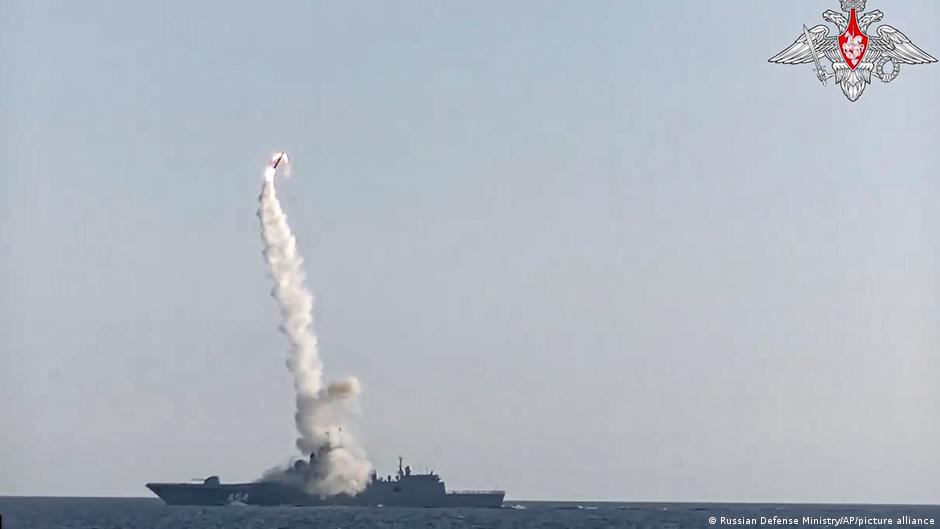 美國和俄羅斯都測試過高超音速武器。圖為2021年7月19日，俄羅斯海軍發射的「鋯石」高超音速巡航導彈