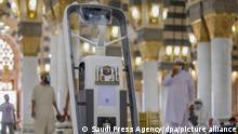 السعودية: روبوتات للتعقيم ومكافحة الأوبئة داخل المسجد الحرام