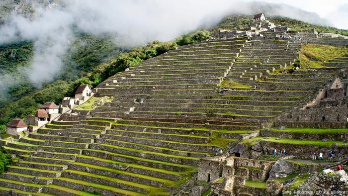 Antike landwirtschaftliche Terrassen in Machu Picchu, Peru 