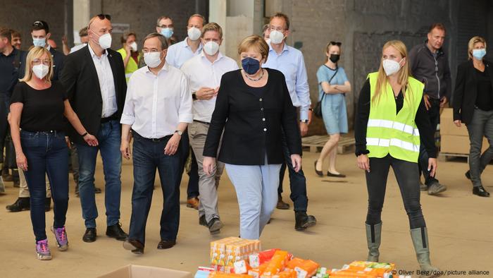 Deutschland Hochwasser Bundeskanzlerin Angela Merkel in Bad Münstereifel Deutschland Hochwasser Bundeskanzlerin Angela Merkel in Bad Münstereifel