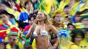 Brasilianische Fans feiern ihre Mannschaft