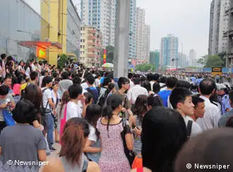 图为7月25日两千多名广州市民集会抗议的场面