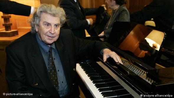 Μίκης Θεοδωράκης