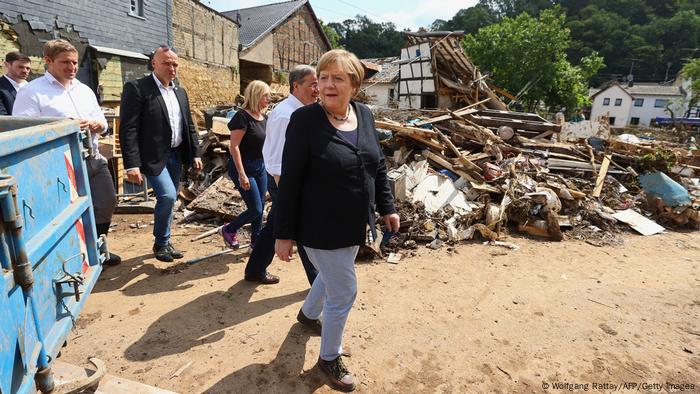 Deutschland Hochwasser Bundeskanzlerin Angela Merkel in Bad Münstereifel