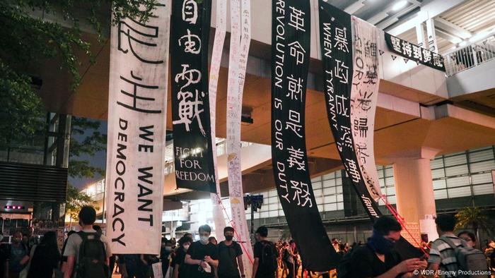 纪录片《香港：一座起来抗争的城市》中的画面