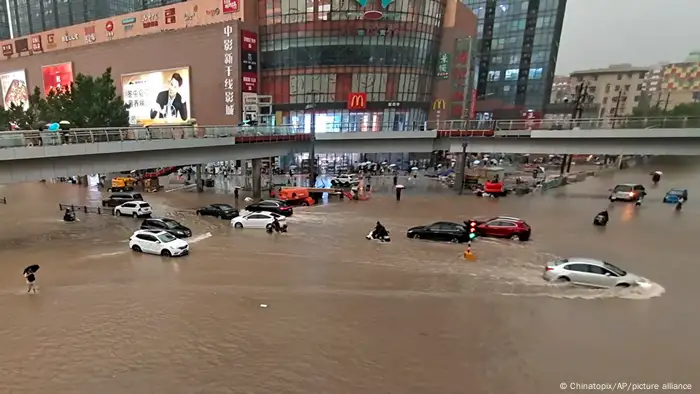 China Zhengzhou | Starke Regenfälle | Verwüstungen 