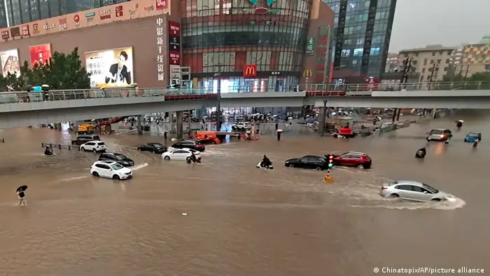 郑州的降雨量 远超城市排水系统的处理上限