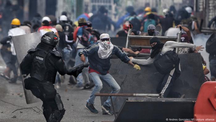 Protestas En Colombia Dejan 22 Detenidos Y 21 Policias Heridos Las Noticias Y Analisis Mas Importantes En America Latina Dw 21 07 2021