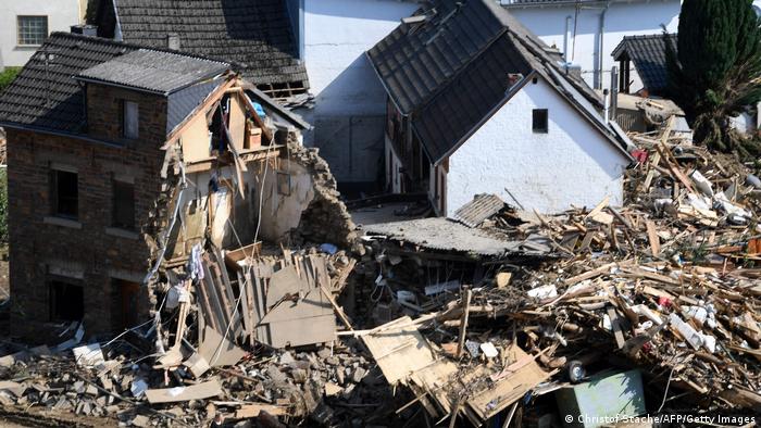 Almanya'da özel haneler ve altyapı sellerden ağır hasar gördü.