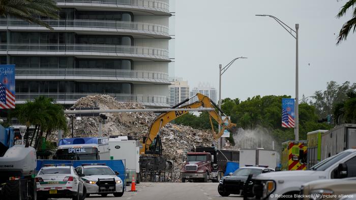 USA I Gebäude-Einsturz in Miami