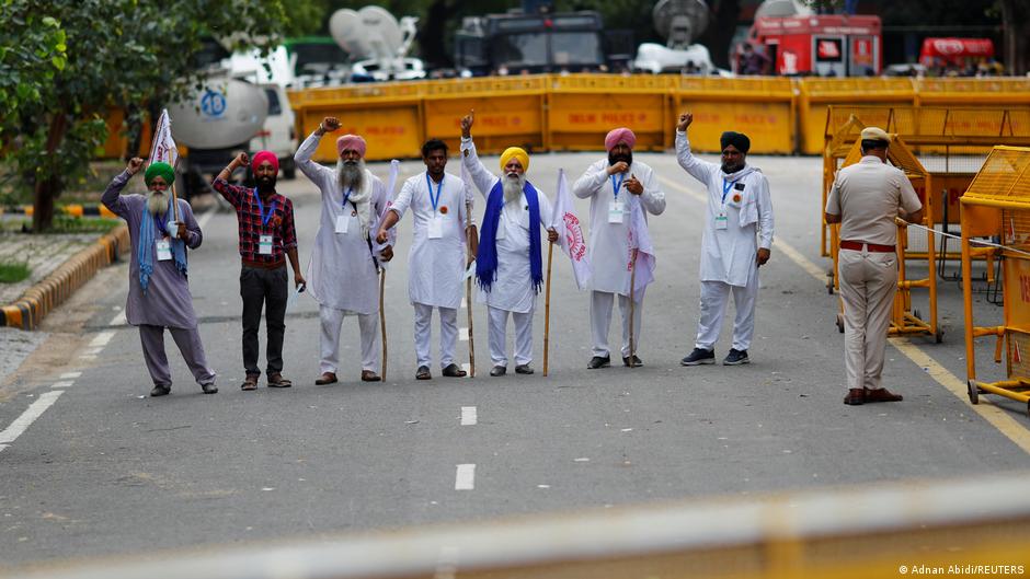 India′s parliament repeals contentious farming reform law | News | DW - Vimarsana News