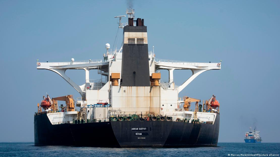 در این تصویر آرشیوی یک نفتکش غول‌پیکر ایرانی دیده می‌شود