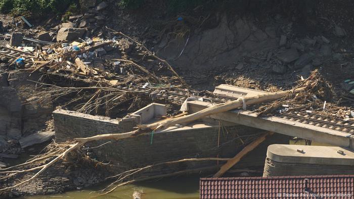 Deutschland | Zerstörte Bahninfrastruktur im Ahrtal nach Unwetter Deutschland | Zerstörte Bahninfrastruktur im Ahrtal nach Unwetter