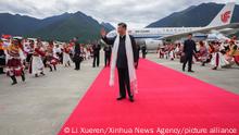 21.07.21 *** (210723) -- LHASA, July 23, 2021 (Xinhua) -- Chinese President Xi Jinping, also general secretary of the Communist Party of China (CPC) Central Committee and chairman of the Central Military Commission, arrives at the Nyingchi Mainling Airport and is warmly welcomed by local people and officials of various ethnic groups in southwest China's Tibet Autonomous Region, July 21, 2021. Xi visited the Tibet Autonomous Region from Wednesday to Friday. He extended congratulations to the 70th anniversary of Tibet's peaceful liberation and visited officials and ordinary people of various ethnic groups. (Xinhua/Li Xueren)
