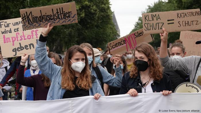 Les vendredis des futurs militants en Allemagne Luisa Neubauer et Annika Rittmann