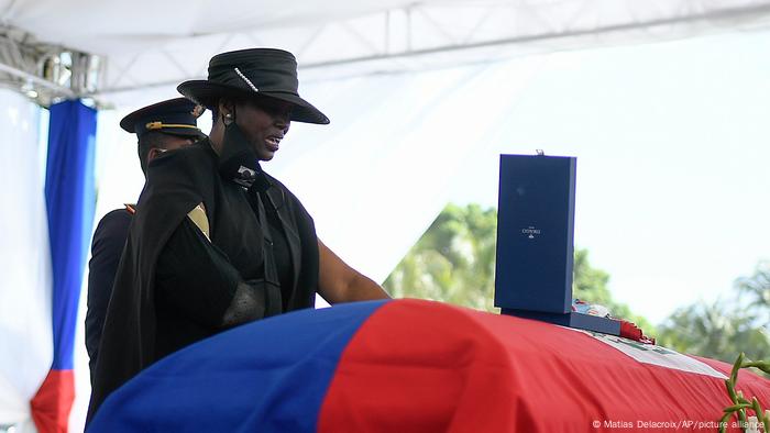 Haiti buries slain President Jovenel Moise, amid turmoil | News | DW |  23.07.2021