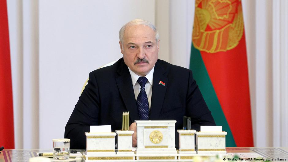 Belarus: Alexander Lukaschenko löst dutzende NGOs auf