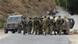 Militärfahrzeug und israelische Soldaten auf einer Straße an der libanesischen Grenze (Foto: AP) Militärfahrzeug und israelische Soldaten auf einer Straße an der libanesischen Grenze (Foto: AP)