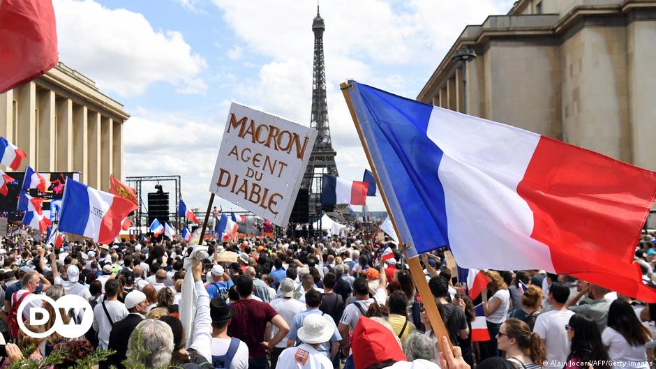 Des milliers de personnes manifestent contre les restrictions anticovid en France |  L’Europe à jour |  DW