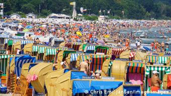 Γεμάτες οι παραλίες στη βόρεια Γερμανία Γεμάτες οι παραλίες στη βόρεια Γερμανία