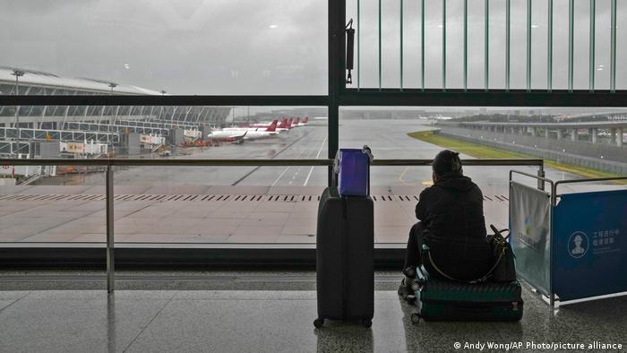 China Shanghai | Flughafen vor dem Taifun In-fa