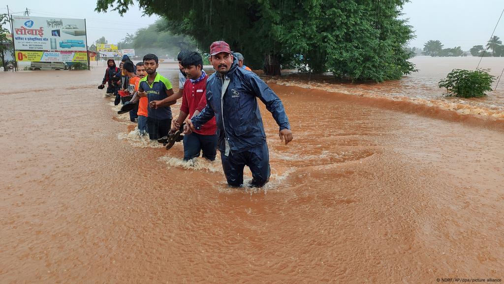 viele tote durch monsun in indien aktuell asien dw 25 07 2021