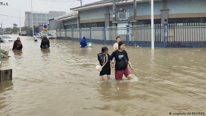 China Ningbo | Überschwemmung Taifun In-fa