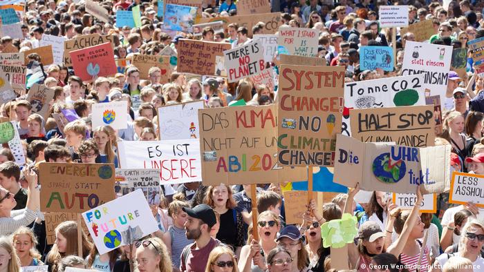 В последните години все повече млади германци се включват в протести в защита на климата и опазването на околната среда.