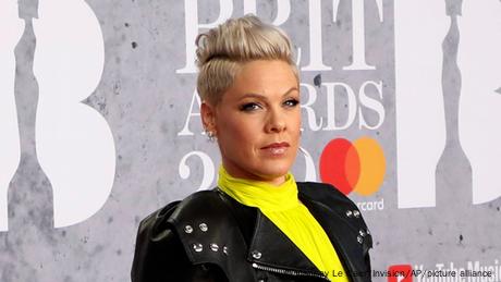 <div>Singer Pink offers to pay fine for Norway's beach handball team over 'sexist' clothing</div>