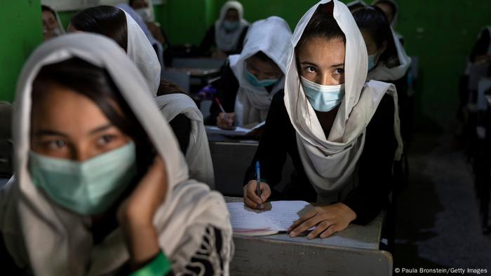 WS | Afghanistan größte Mädchenschule in Kabul wiedereröffnet