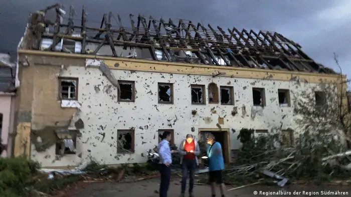 Tschechien Das Dorf Moravská Nová nach dem Tornado
