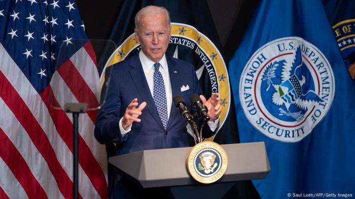 Le président américain Joe Biden s'adressant à des membres de la communauté du renseignement à Virigina le 27 juillet.