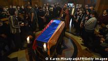 15.10.2020
TOPSHOT - Relatives mourn by the coffin of an Armenian soldier killed in the fighting between Armenia and Azerbaijan over the breakaway region of Nagorno-Karabakh, during a funeral ceremony at the cathedral in Yerevan on October 15, 2020. - New clashes between Azerbaijan and Armenian separatists over the disputed region have claimed hundreds of lives, including dozens of civilians despite calls for peace and a ceasefire brokered in Moscow last week. The ex-Soviet countries have been locked in long-simmering deadlock over Karabakh, which broke away from Azerbaijan after a war in the 1990s that left some 30,000 dead. The new fighting, the worst since a 1994 ceasefire, has sparked fears of a regional conflict, with Turkey backing Azerbaijan and Armenia seeking to pull ex-Soviet ally Russia in on its side. Turkey has been widely accused of sending pro-Ankara fighters from Syria to the fight in Karabakh to bolster Azerbaijan's troops and Putin on Wednesday voiced serious concern over the role of militants from the Middle East in the conflict. (Photo by Karen MINASYAN / AFP) (Photo by KAREN MINASYAN/AFP via Getty Images)