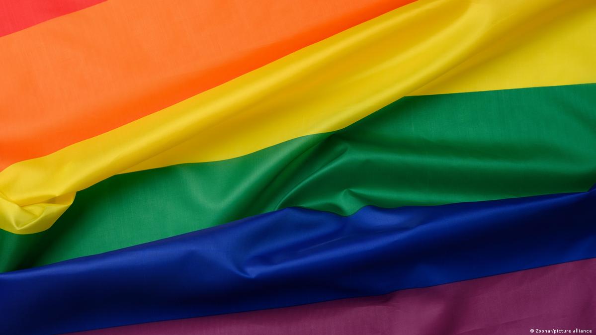 Почему Минск ставит в один ряд ЛГБТ+, педофилию и чайлдфри? – DW –  01.09.2023