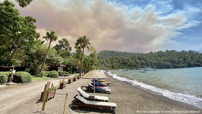 Marmaris'teki yangın yerleşim yerlerine çok yakın mesafede Marmaris'teki yangın yerleşim yerlerine çok yakın mesafede
