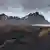 Gambar menunjukkan pegunungan di Islandia