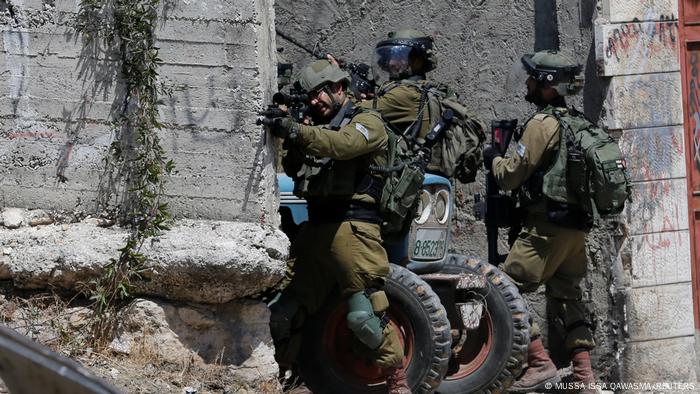 Israeli Forces Kill 5 Palestinians In West Bank Raids Against Hamas News Dw 26 09 2021