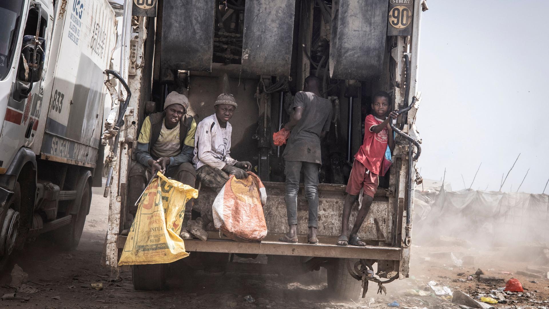 Oldandyoungwww Xxx - Activists slam Europe for dumping on Africa â€“ DW â€“ 04/01/2022