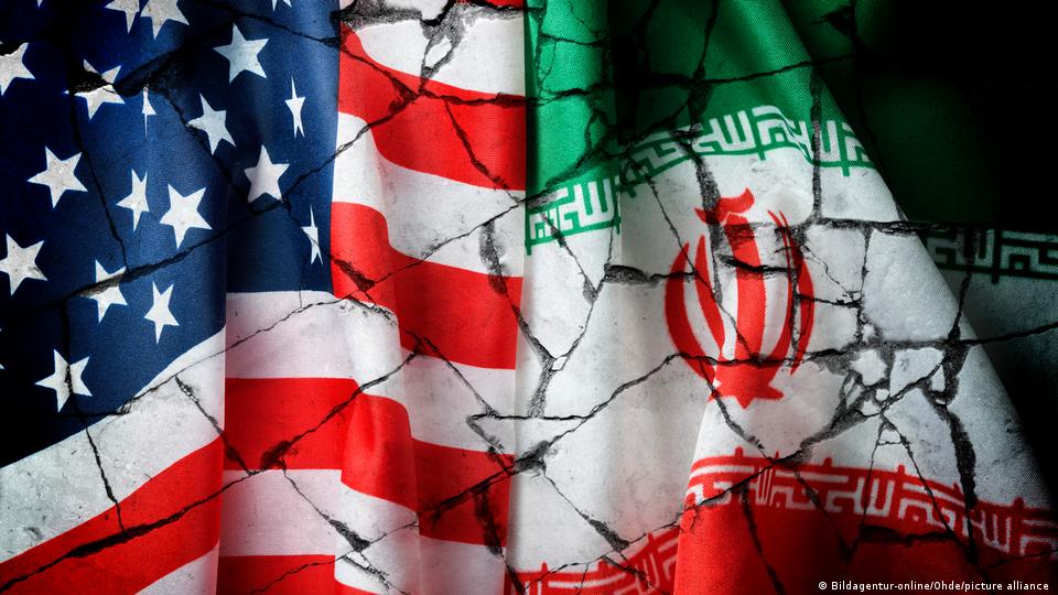 پرچم‌های ایالات متحده و جمهوری اسلامی