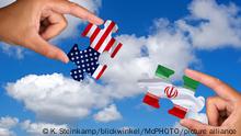 zwei Haende halten jeweils ein Puzzleteil von der USA und dem Iran vor blauem Himmel, Composing | two hand with pieces of puzzles of USA and Iran, Composing