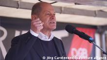 01.05.2021 *** Olaf Scholz (SPD), Bundesfinanzminister und Kanzlerkandidat, spricht auf einer Kundgebung des DGB auf den Bassinplatz.